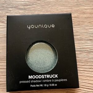 YOUNIQUE Moodstruck Pressed Shadow - in Cautious, w/single compact